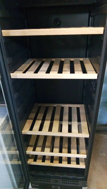 Винна полиця (дерев'яна)