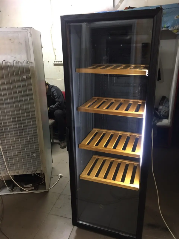 Винна полиця (дерев'яна)